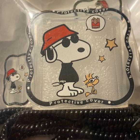 Snoopy Joe Cool Apple 18W/20W Charger Protector Cover & iPhone Data Cable NEW - Picture 7 of 8